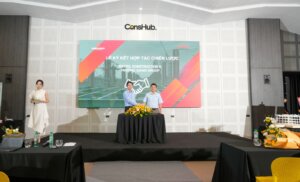 Đại diện Viettel Construction và Trường Giang Group thực hiện nghi thức ký kết hợp tác chiến lược, đánh dấu bước khởi đầu cho mối quan hệ đồng hành trong nghiên cứu, phát triển và triển khai các giải pháp xây dựng hiện đại, hướng tới chuyển đổi xanh và chuyển đổi số ngành xây dựng